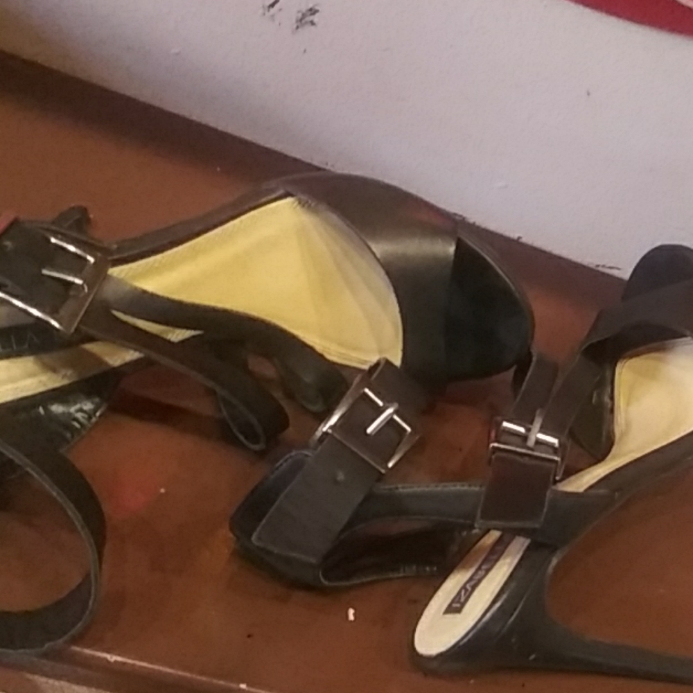 IZABELLA RUE HEELS - Picture 4 of 8